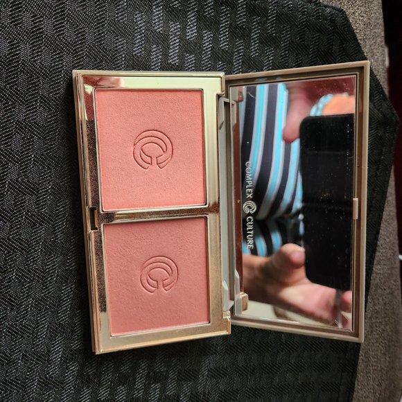 Makeup - Picture 2 of 2